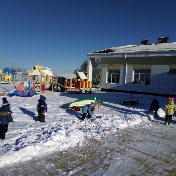 «Первый снег в детском саду».