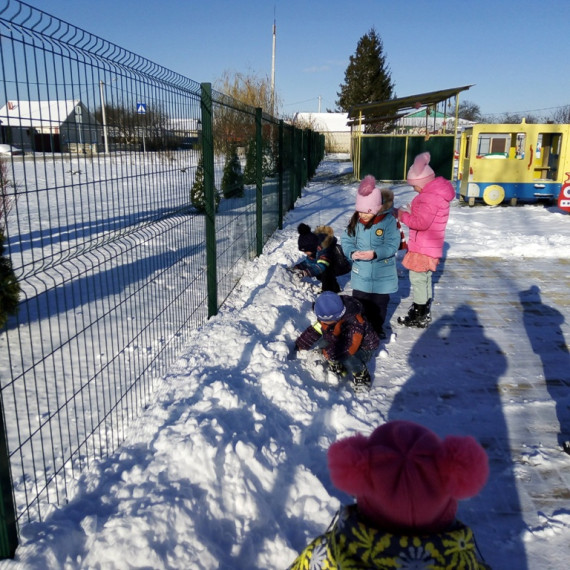 «Первый снег в детском саду».
